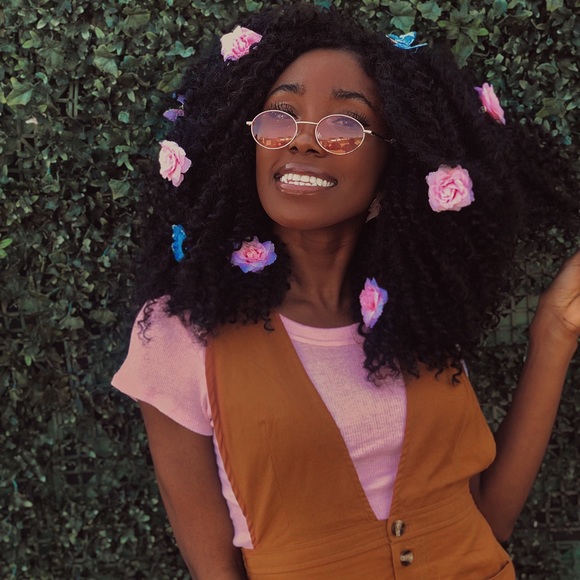 ๐ฅMeet your Posher, Lindsey ๐ฅ - Picture 2 of 7